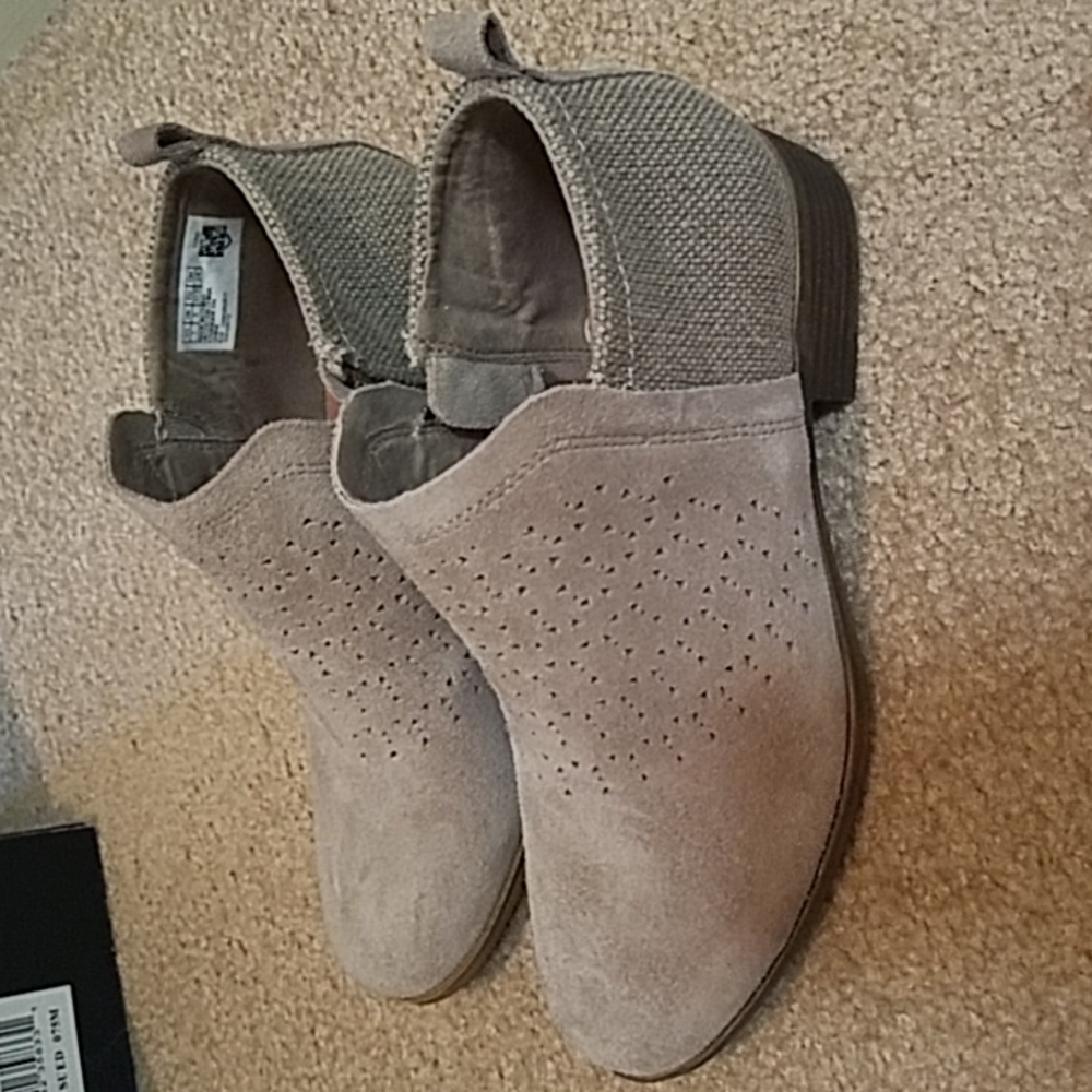 Toms Women's Suede Boot Shoe, Brand New, Size 7